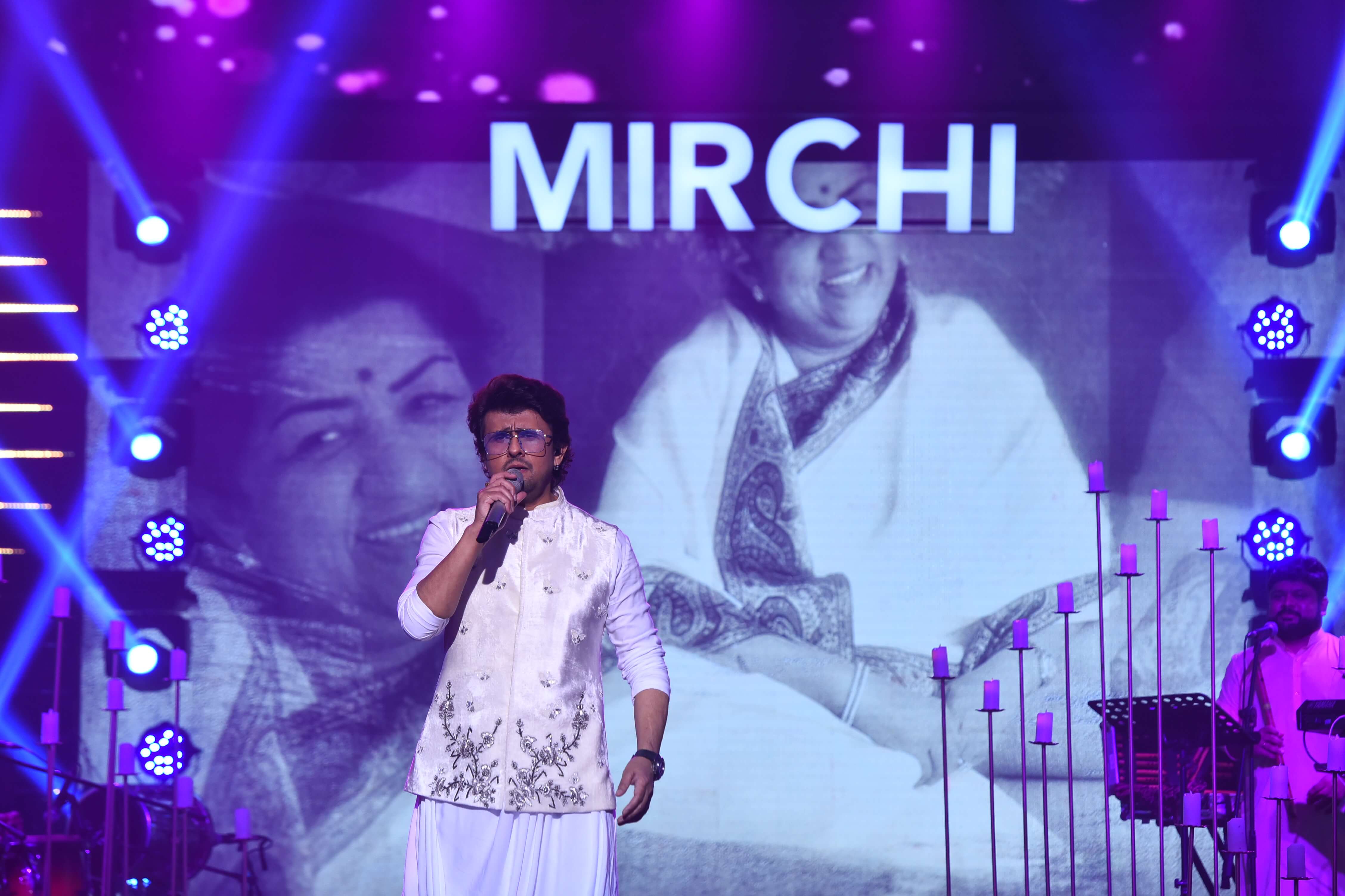 Sonu Nigam in Mirchi Music Awards - Mirchi Land